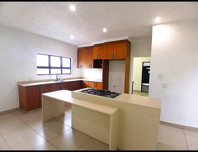 4 BEDROOM GOLF ESTATE FOR SALE IN BLUE VALLEY GOLF ESTATE